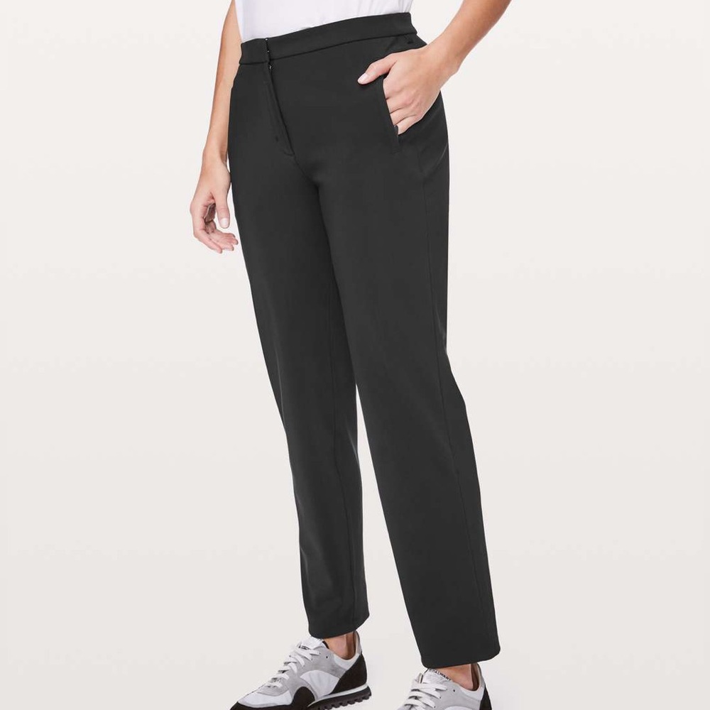 Lululemon Athletica Black On the Move Pant
Light Size 4
